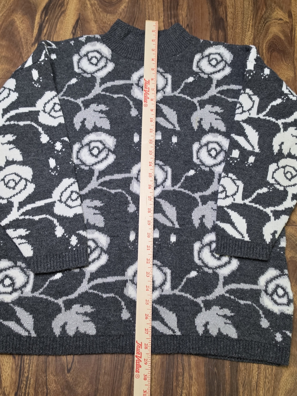 Vintage Trimmings Women’s Large Rose Floral Lurex Metallic Sweater Black White